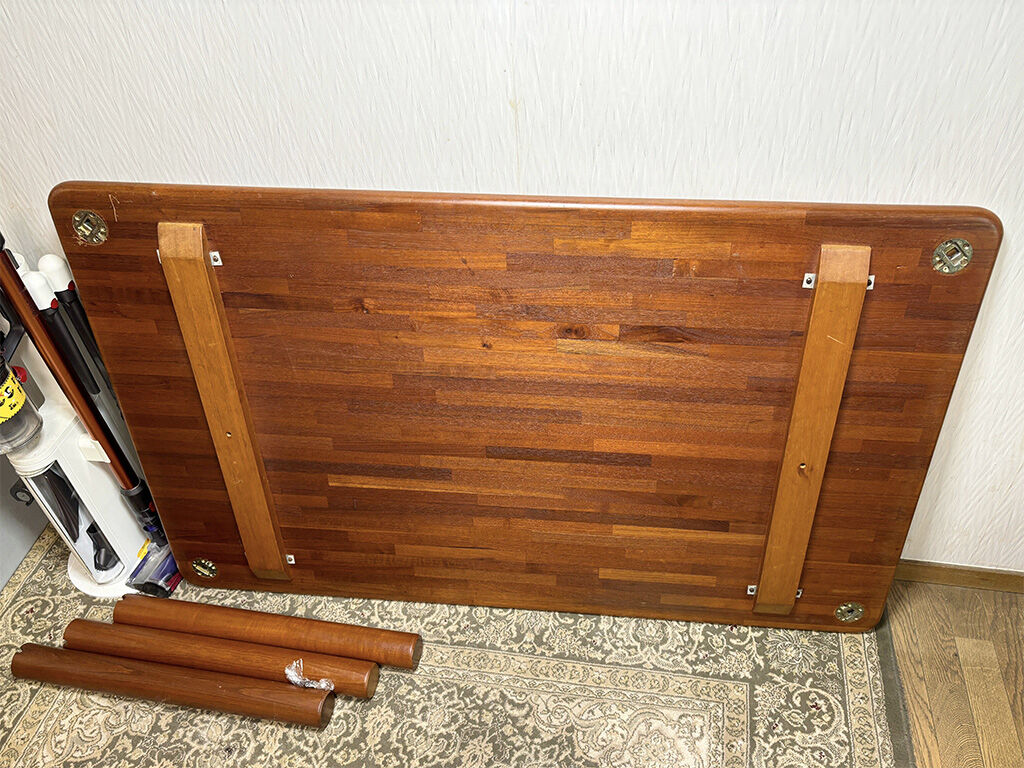 テーブル脚の金具が壊れた