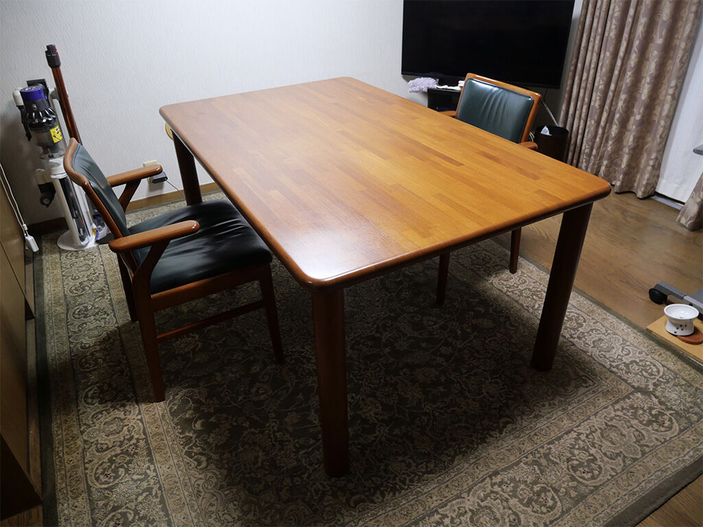 修理が完了したテーブルを納品