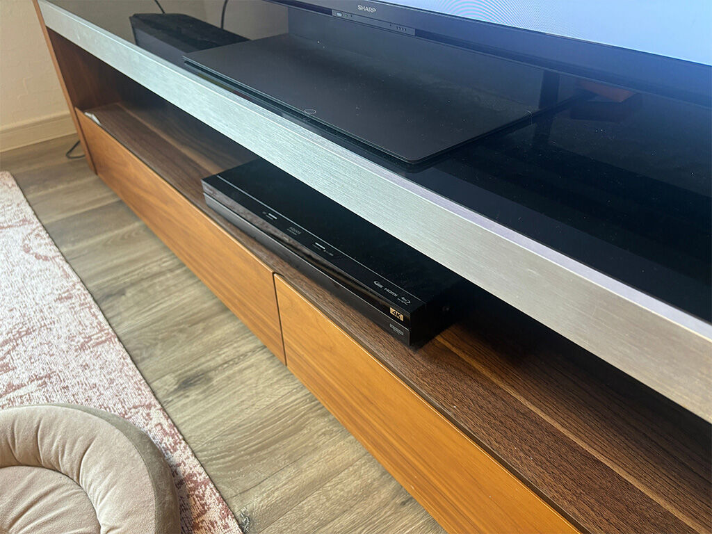 色味を変えたいテレビボード