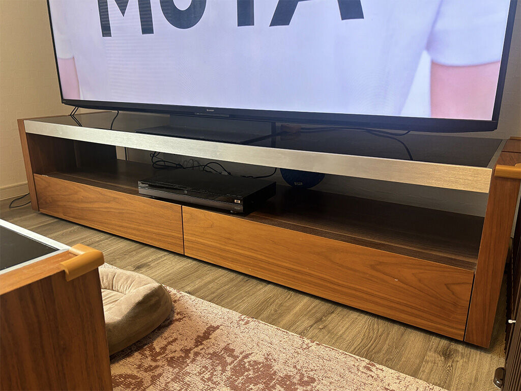 明るい色味のテレビボード
