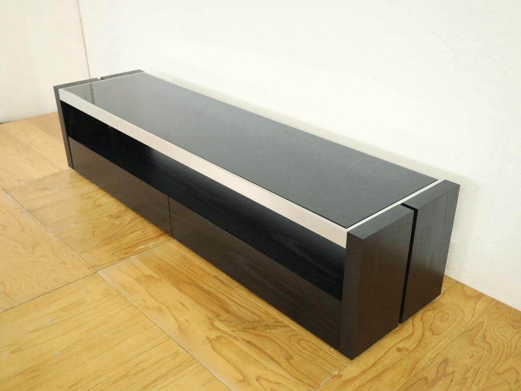 スタイリッシュなテレビボード