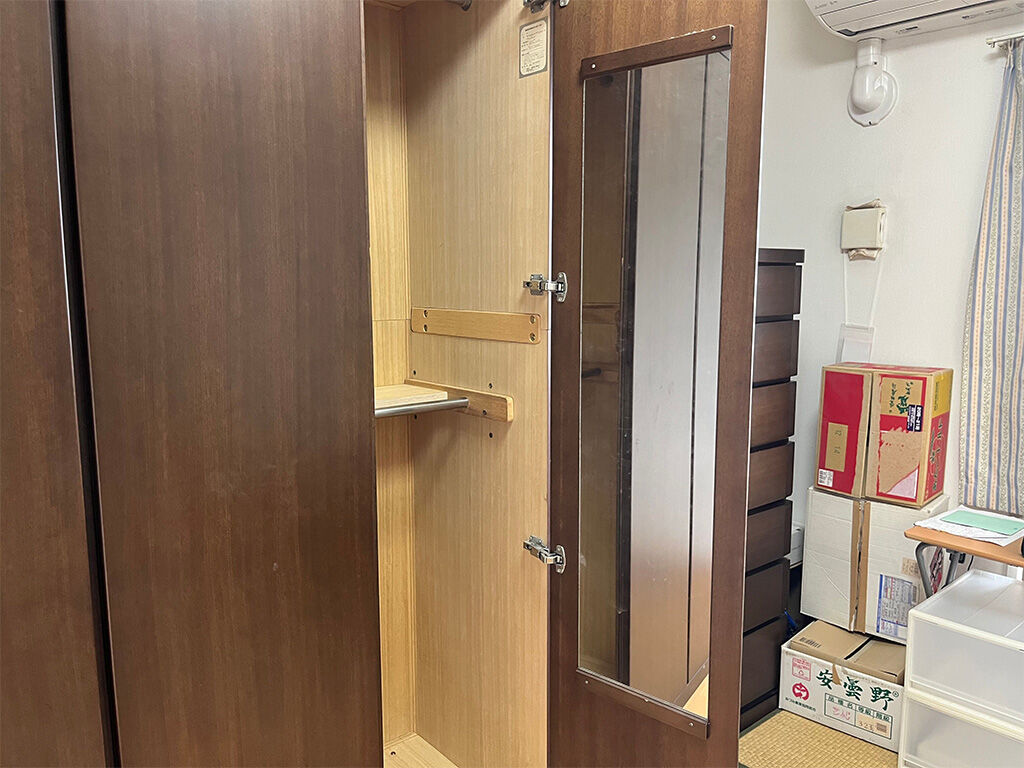 洋服タンスの姿見