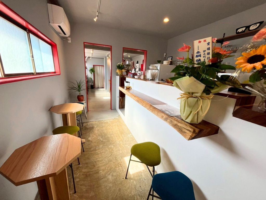 アカリスタンドの店内1