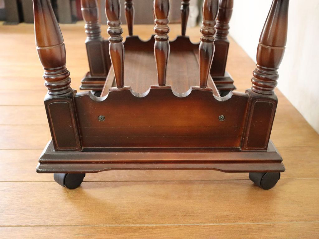 既存脚にキャスターを取り付けた