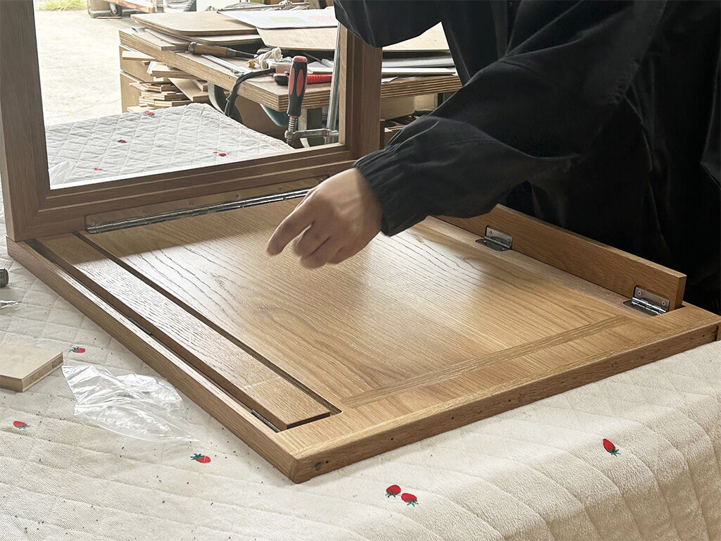 工房での家具製作