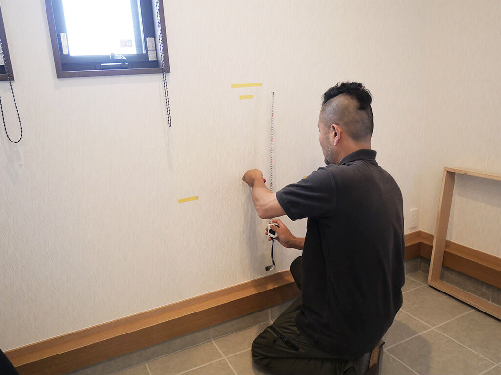 壁面収納テーブルを玄関に取り付け