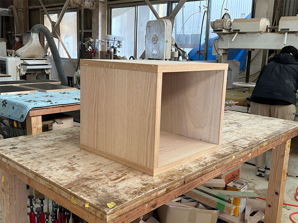 オーダーメイド家具のナイトテーブル製作