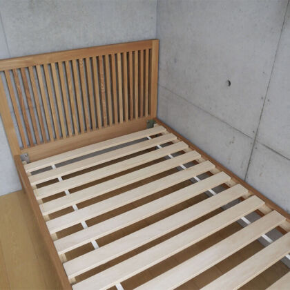 組み立て完了したベッド