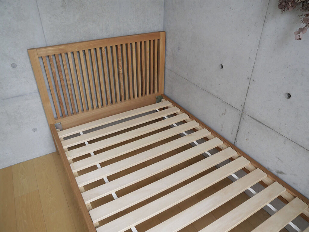 組み立て完了したベッド