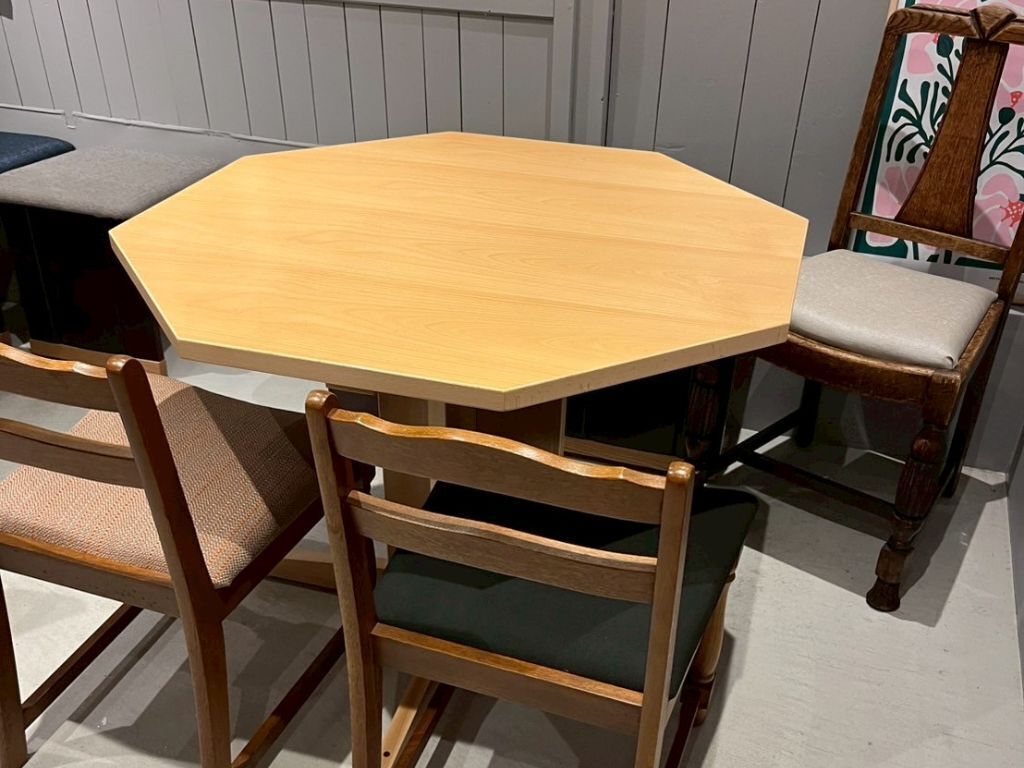 八角テーブル(ヨーロッパビーチ)