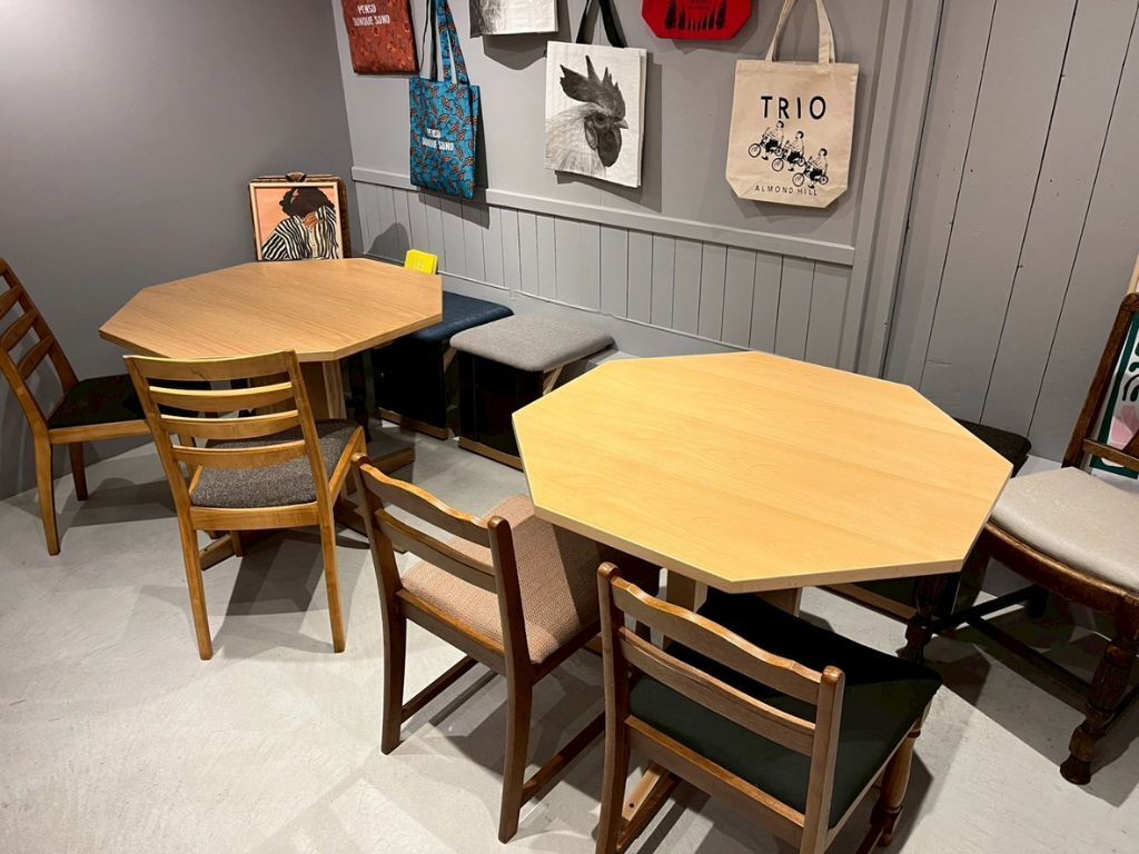 アカリスタンドの八角テーブル