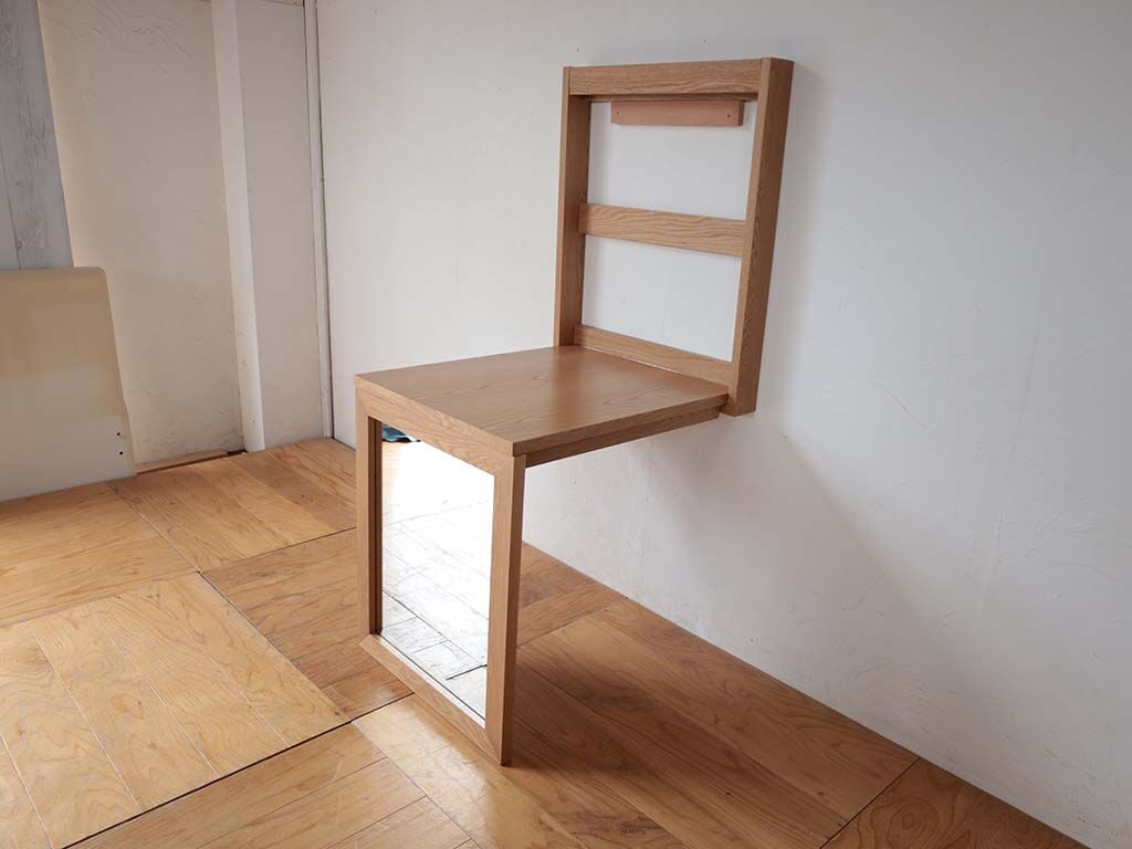 壁面収納テーブル