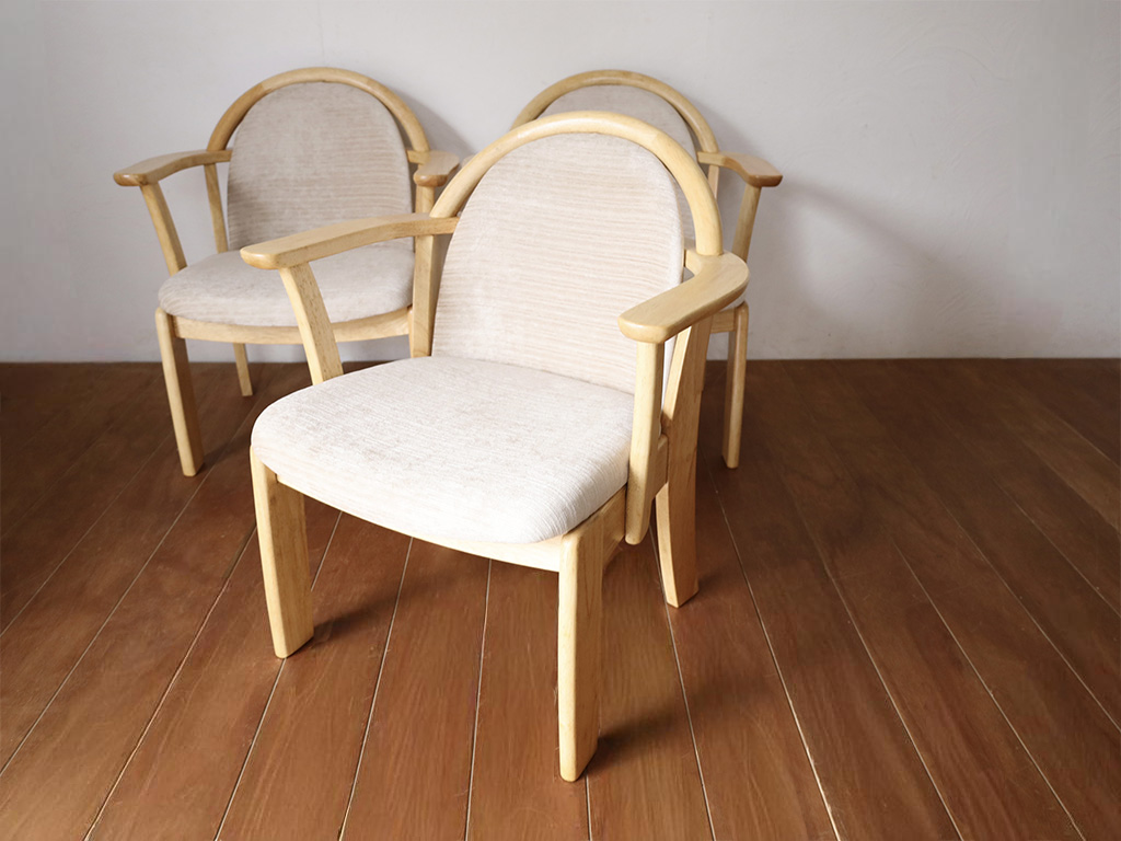 引越しを機に再塗装・張り替えしたダイニングチェア