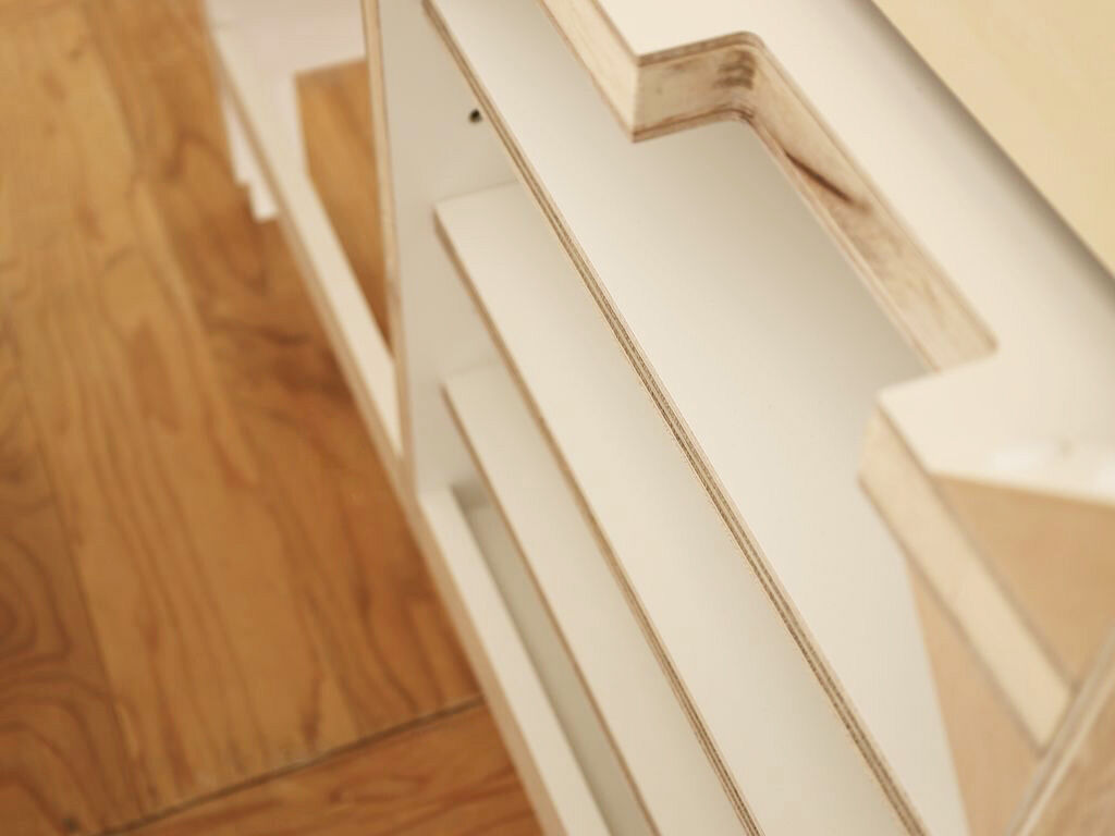 家具の背面にコード通し穴