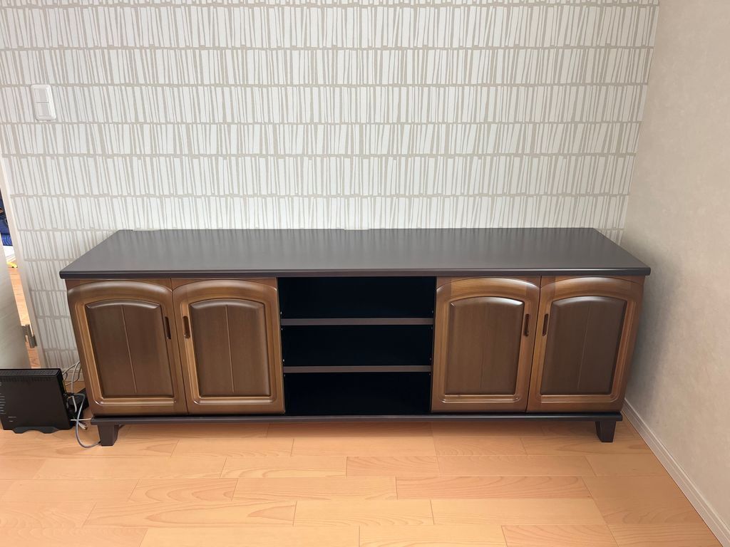 使い慣れた家具なのに不思議と新鮮！食器棚をテレビボードにリメイクのイメージ