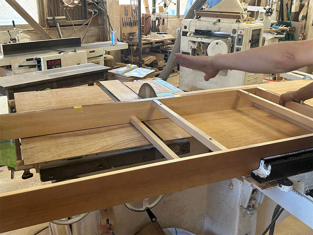 工房での台輪カット作業