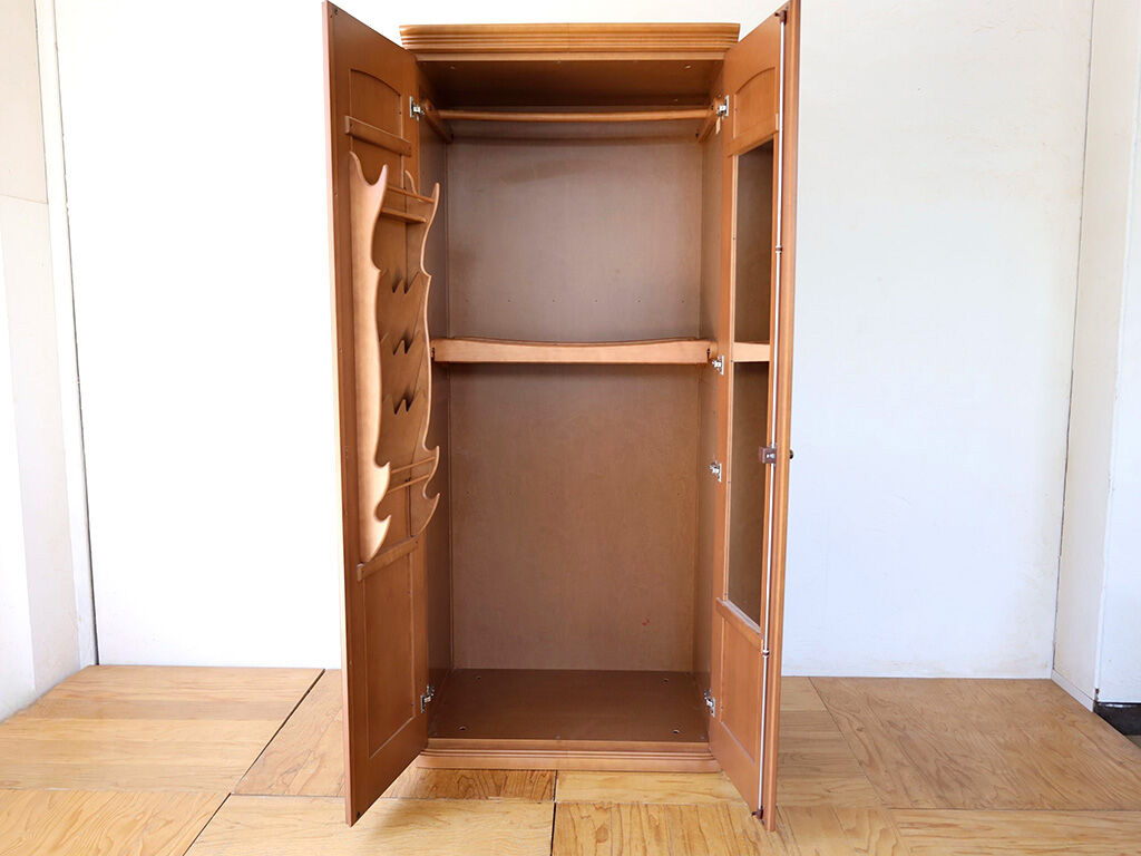 横幅が小さくなったタンスの内部