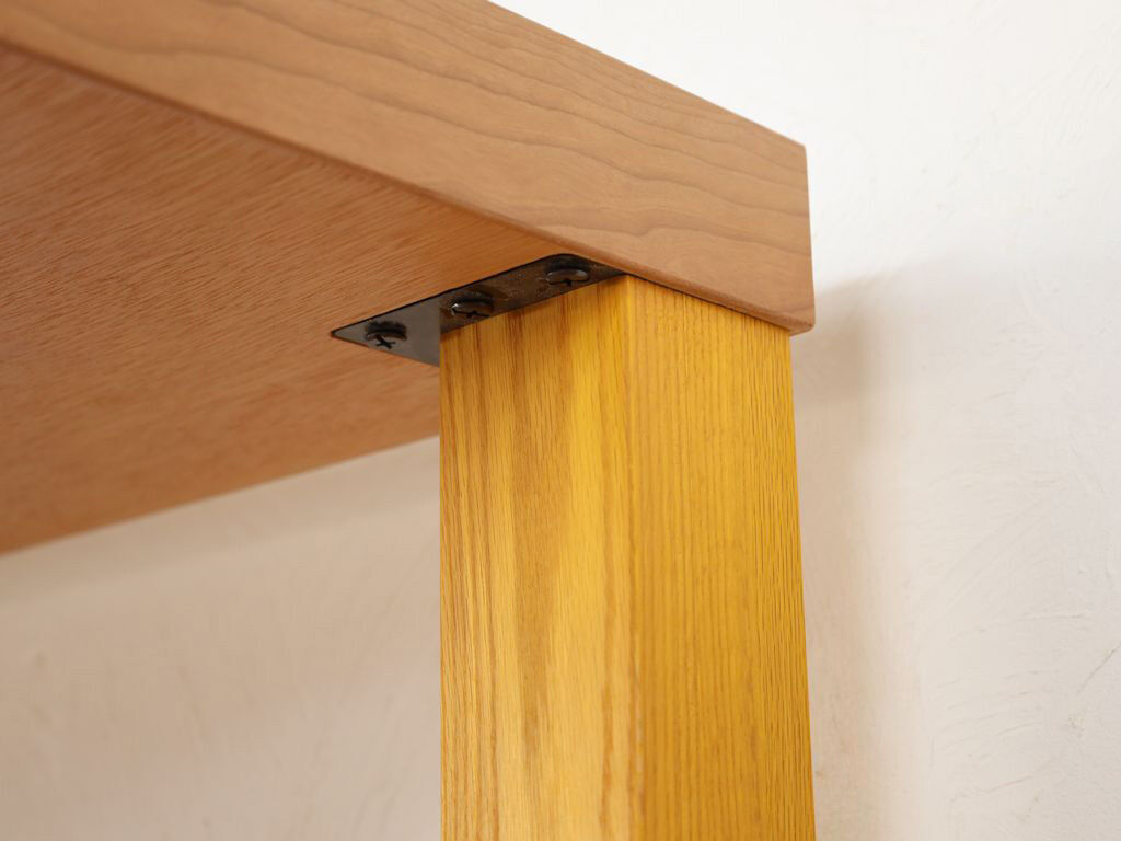 ダイニングテーブルの脚は分解可能