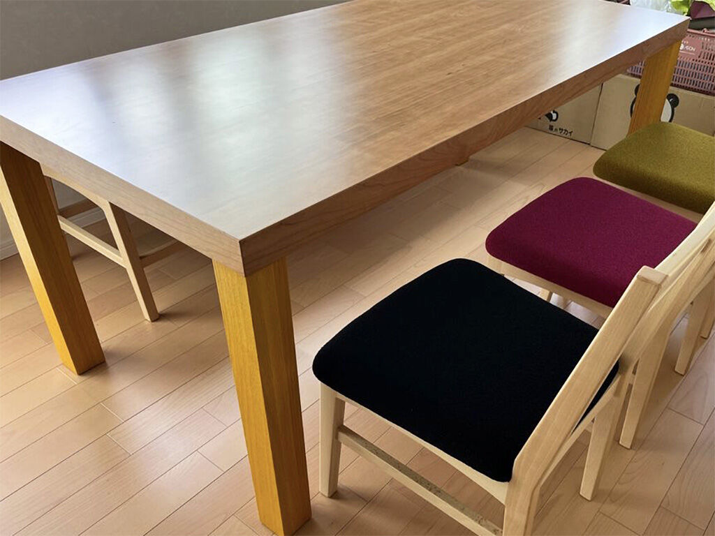 カラフルなダイニングセット