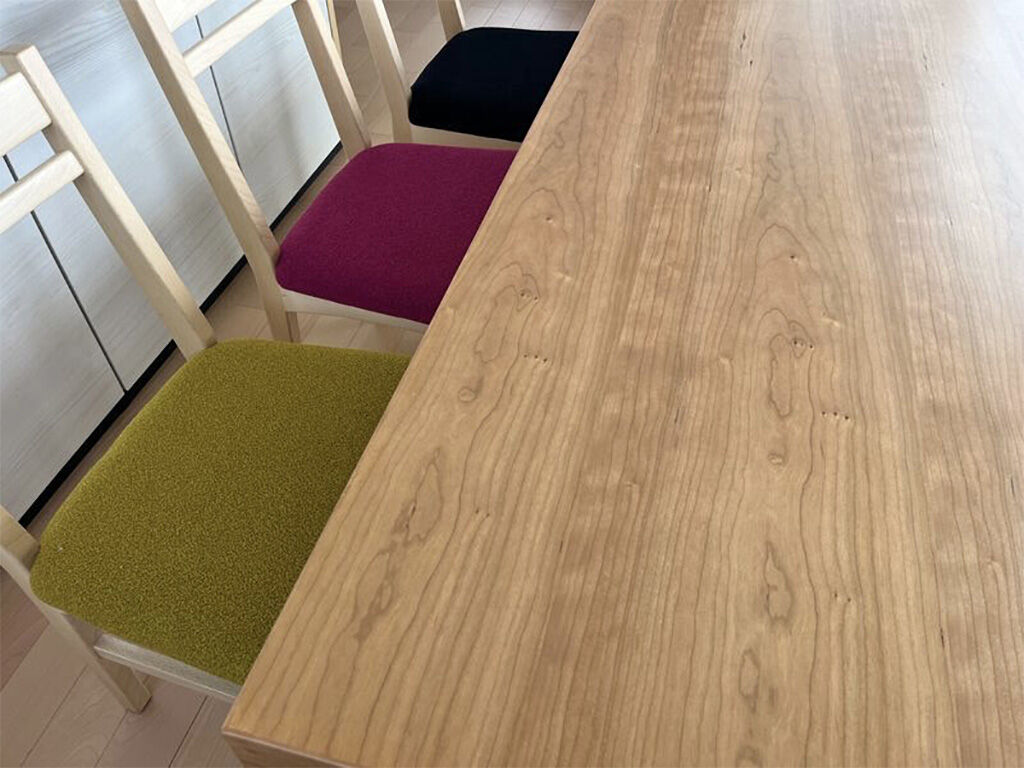 色とりどりのダイニングセット