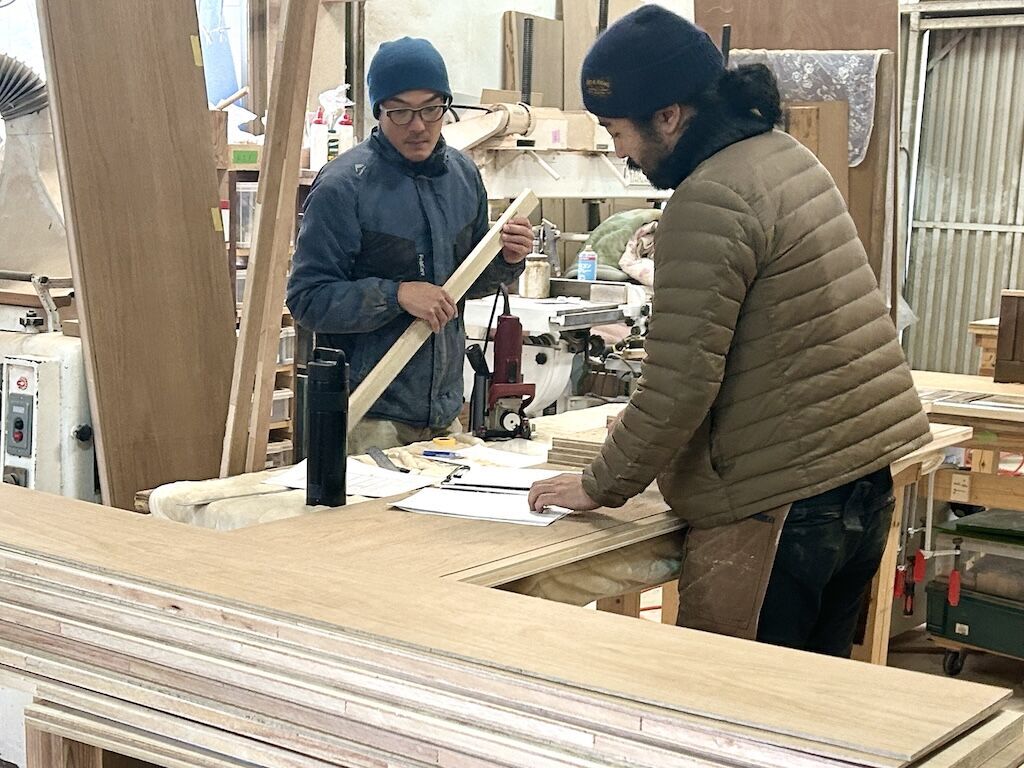 オーダーメイド収納棚の組み立て構造の打ち合わせ