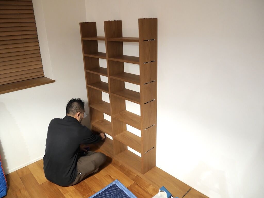 2列1組のボックスに棚板を渡して連結