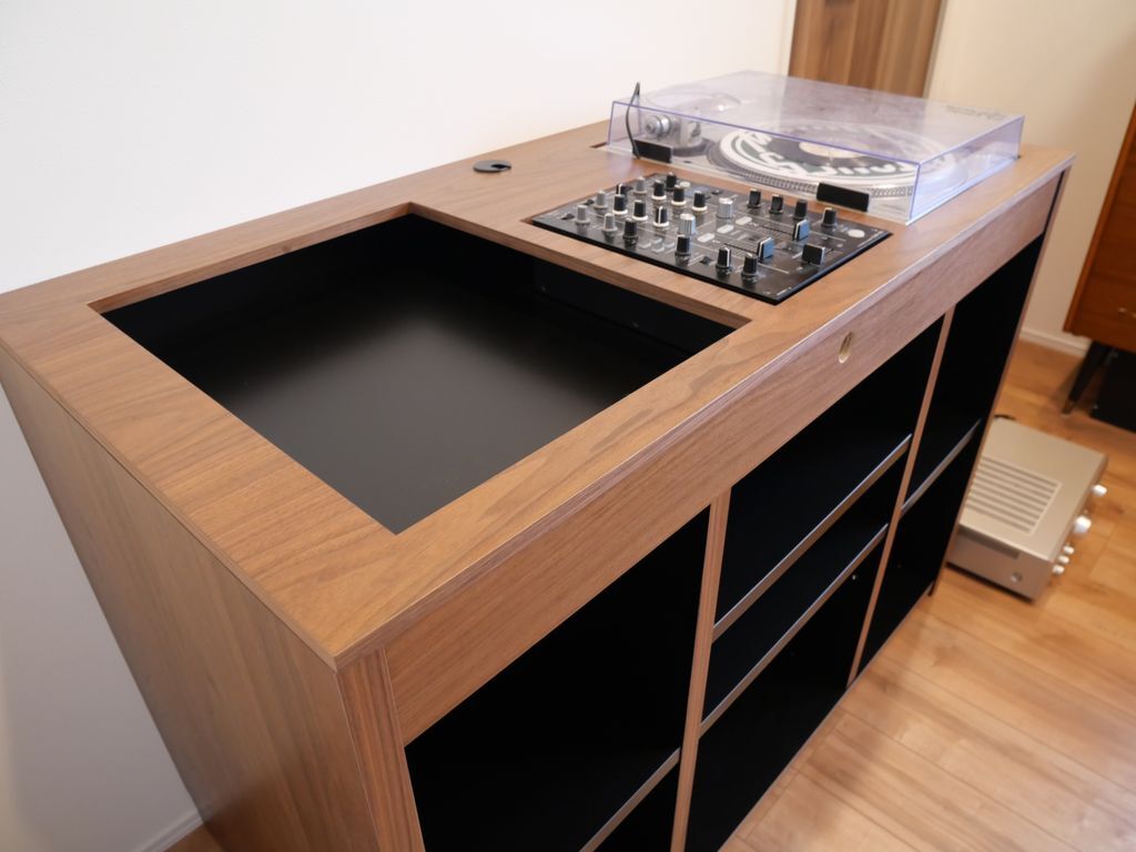 オーダーメイドのDJブース