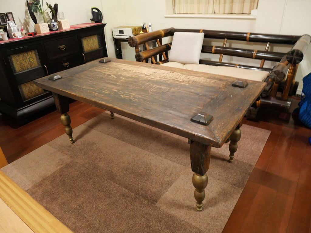 アジアンテイストなダイニングテーブル