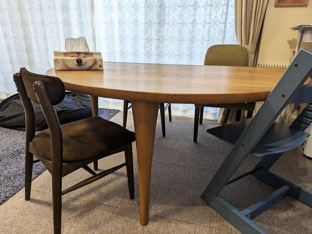 座卓の脚を変えてダイニングテーブルに変身