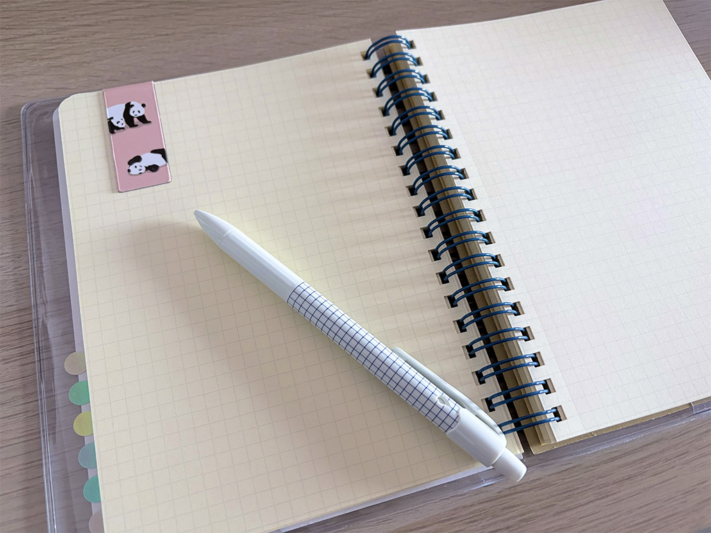 デジタルデトックスをはじめて1ヶ月。 紙に触れる時間が、心地いい