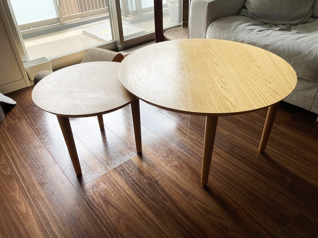 2枚の天板が繋がったテーブル