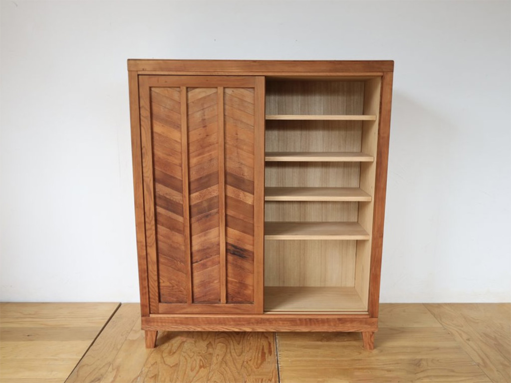 収納家具の内部