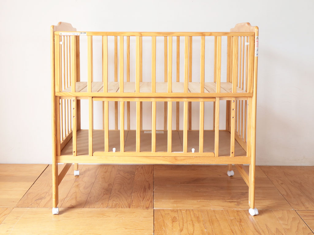 カトージのベビーベッド