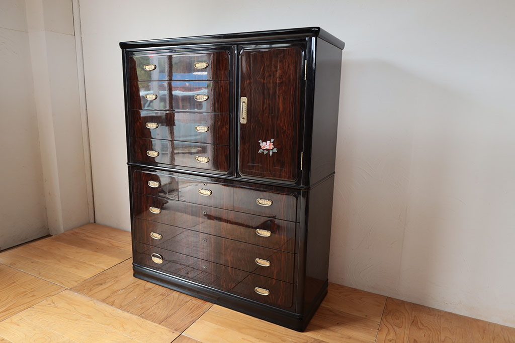 再塗装前のタンス