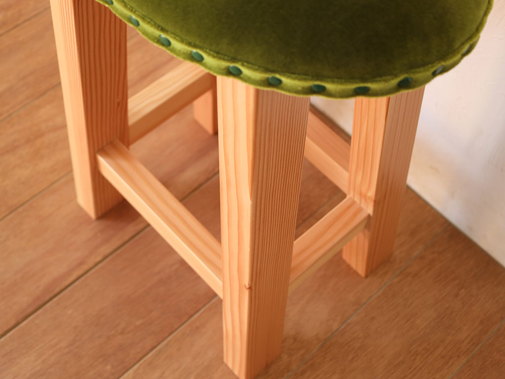 テーブル脚から作った、スツールの脚