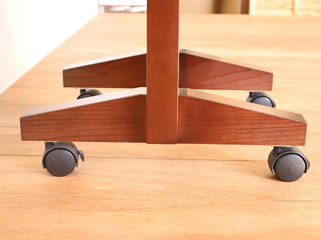 キャスター付きの脚