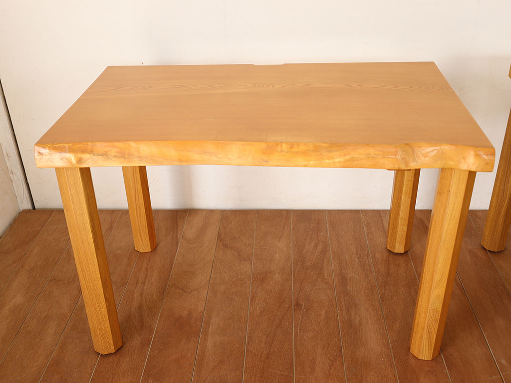 シンプルデザインのデスク