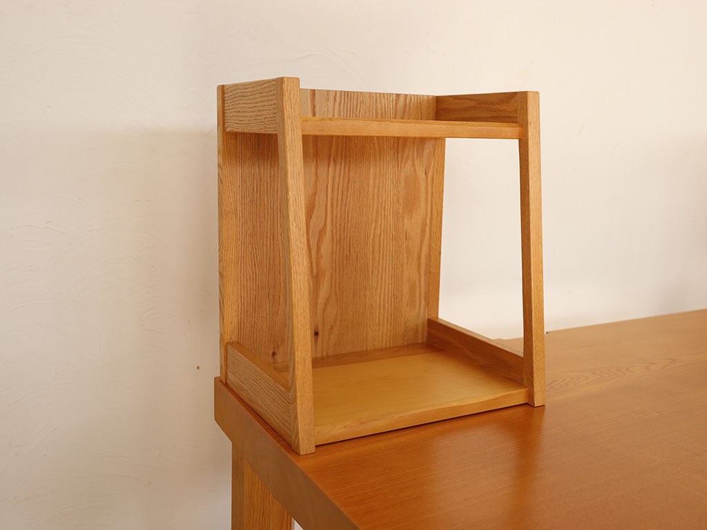 シンプルなデザインの上置き