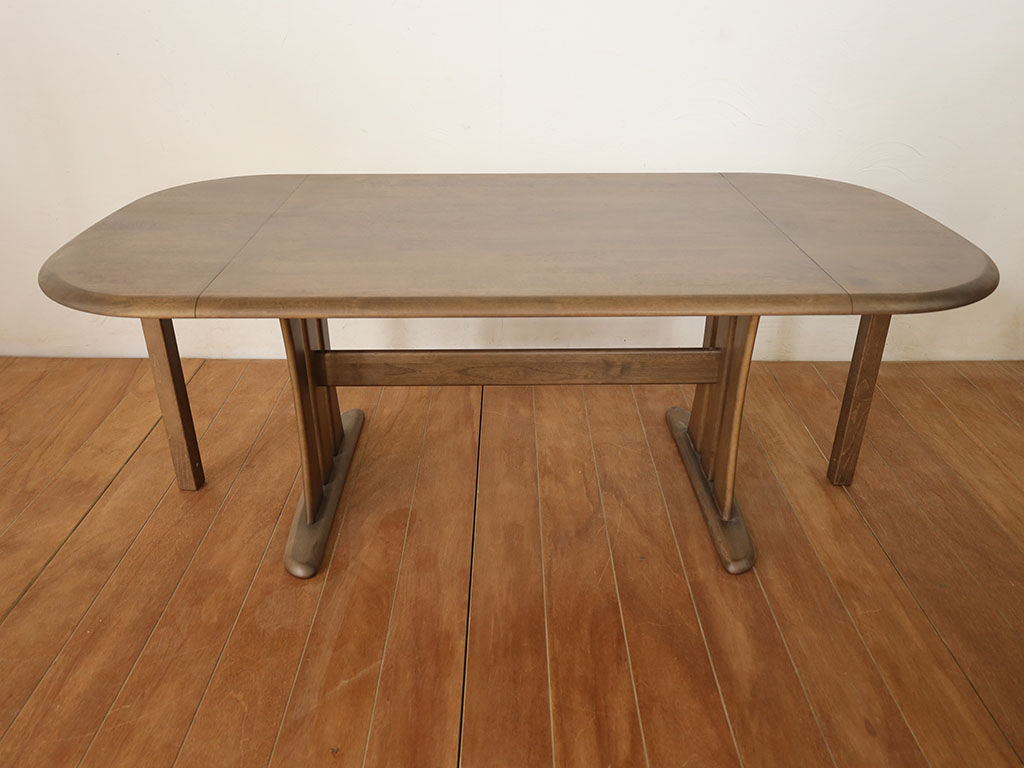 バタフライ式テーブル