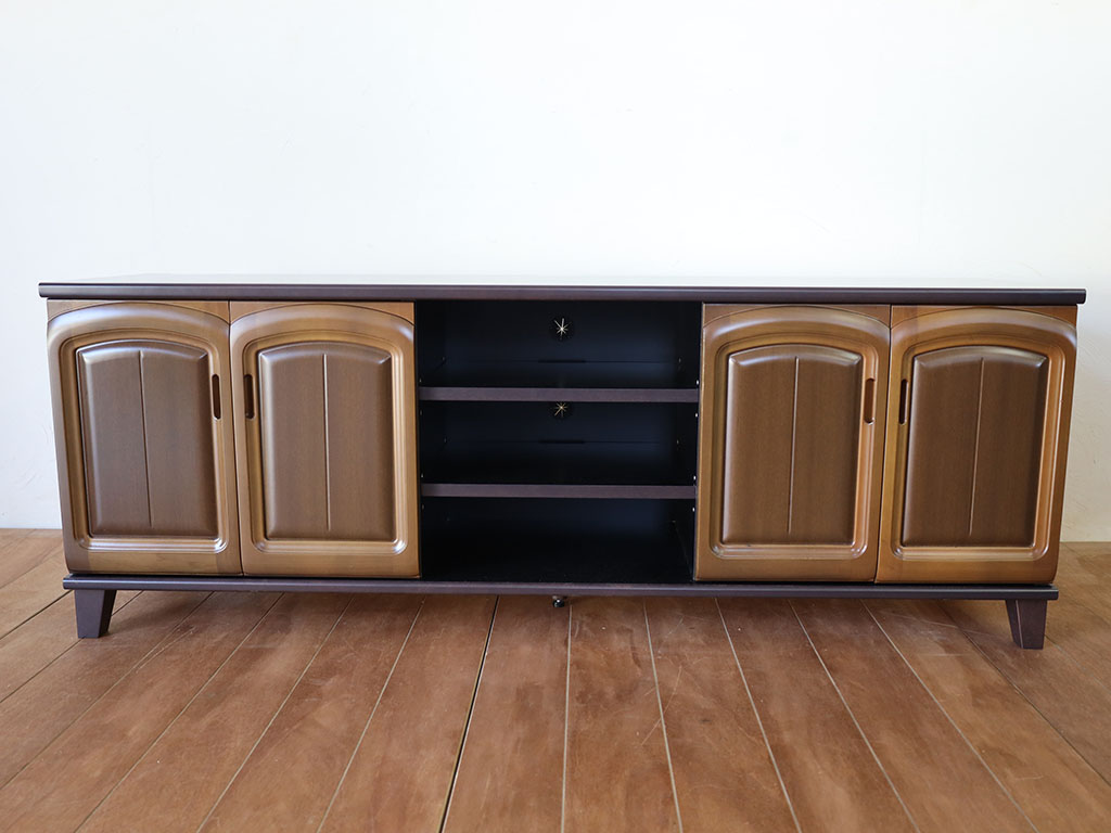 食器棚から生まれたテレビボード