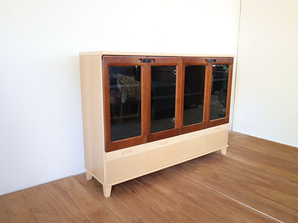 ツートンカラーのリビングボード