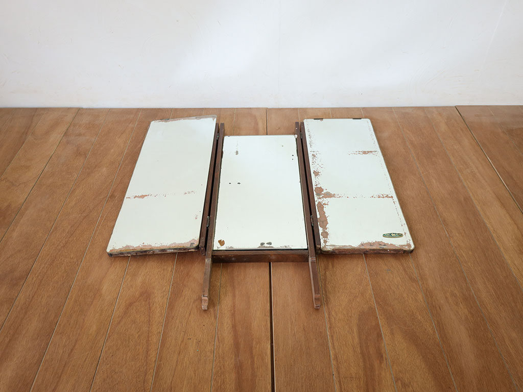 傷んでしまった三面鏡