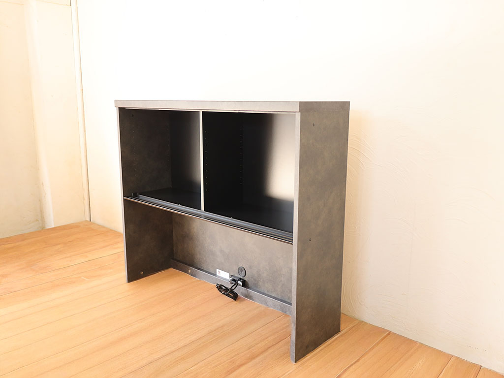 3cm小さくカットした食器棚