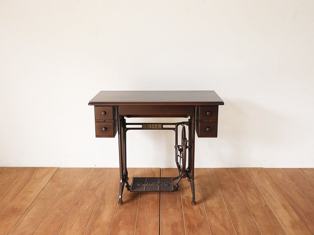 足踏みミシンから作ったデスク