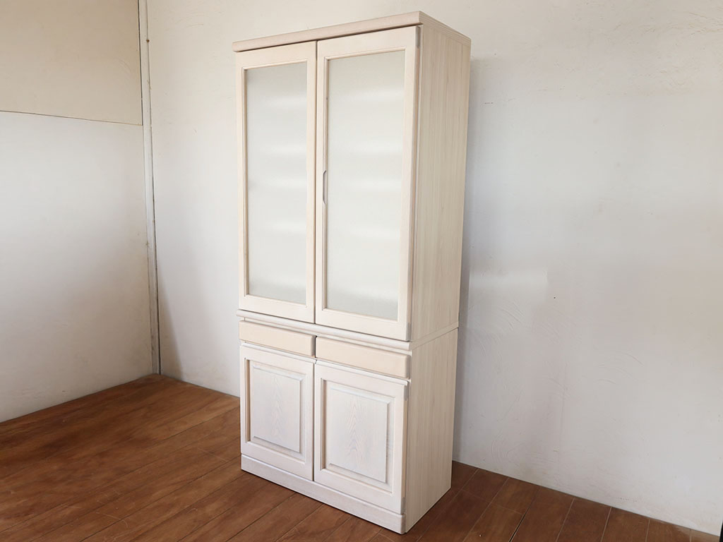 再塗装した食器棚