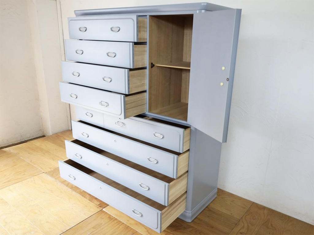 インテリアに合わせてタンスを再塗装