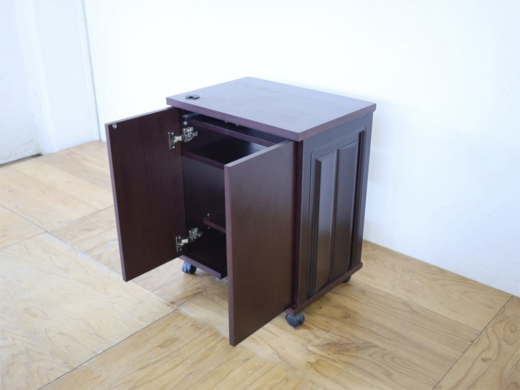 配線しやすい仕様のPCワゴン