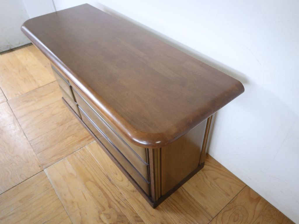 ダイニングテーブルの天板を活用