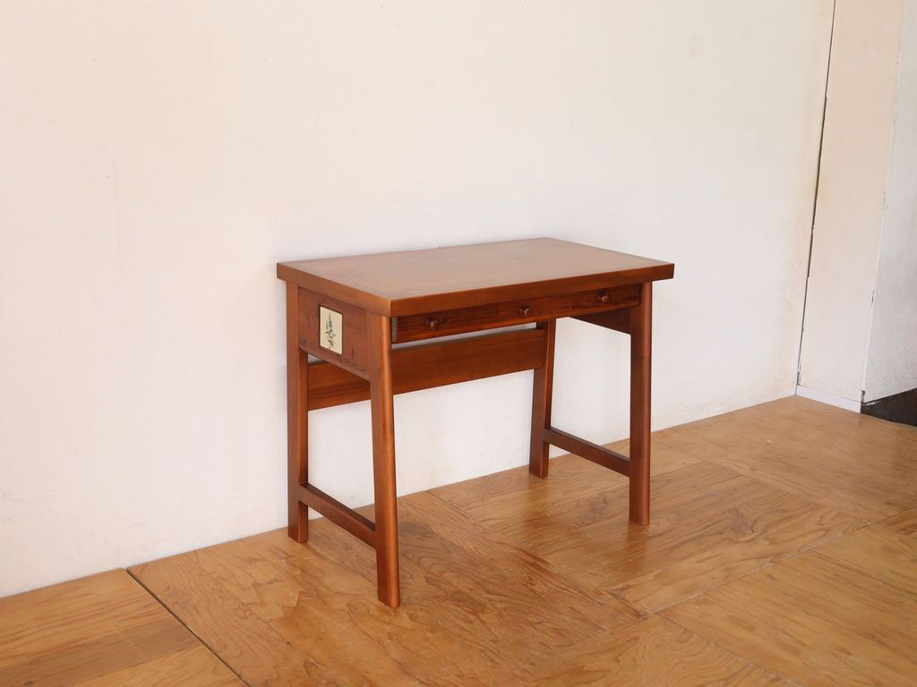 思い出のパーツを活かしたデスク