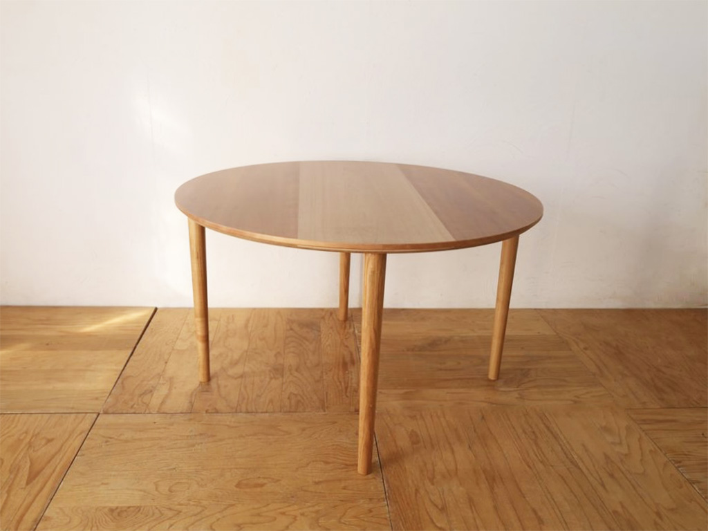 北欧テイストのテーブル